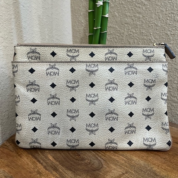 MCM SLING BAG - Picture 3 of 16